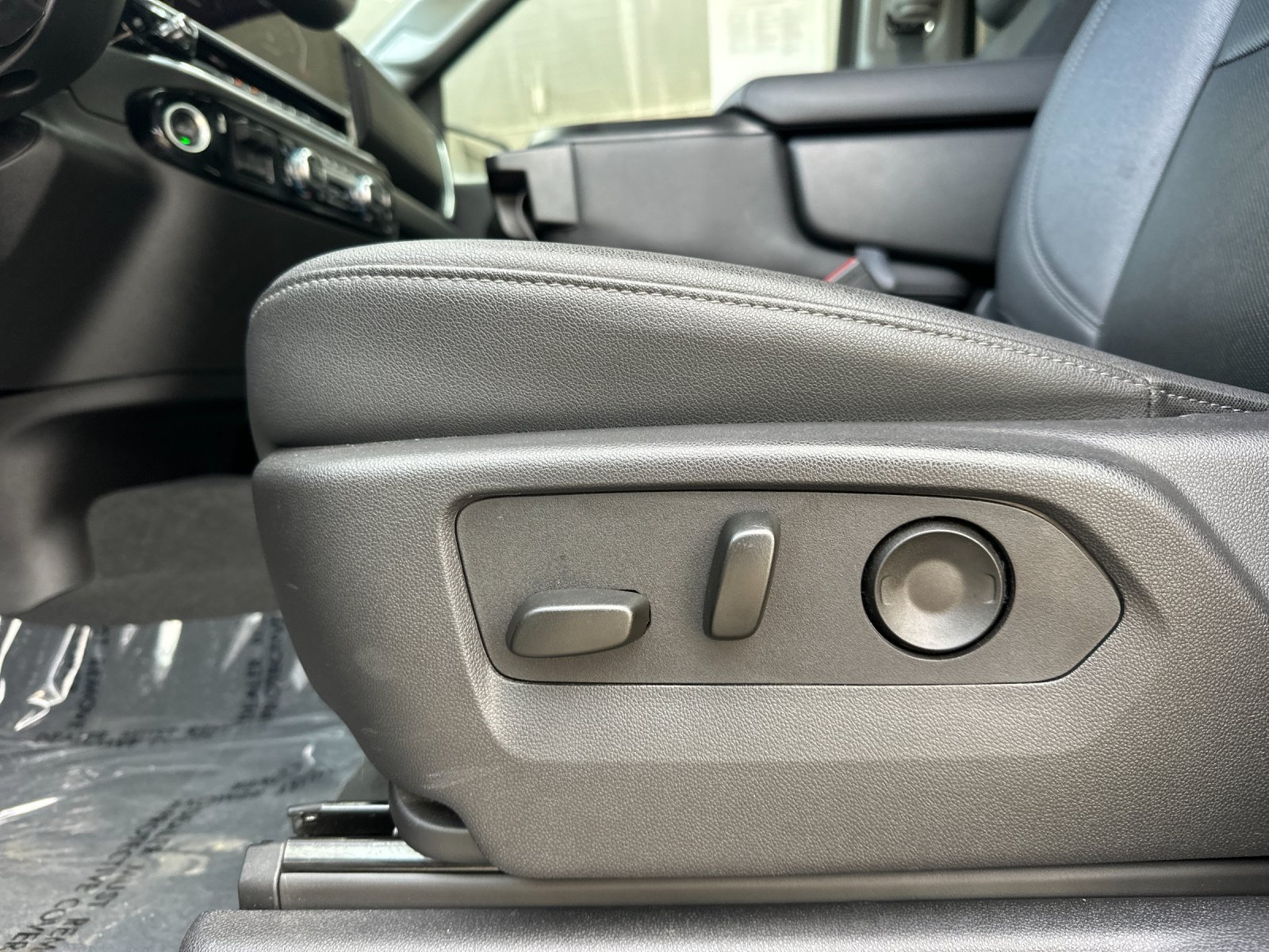 Used 2025 GMC Sierra 1500 SLT AWD/4WD image 12