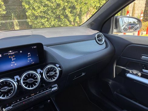 Used 2025 Mercedes-Benz GLA 250 image 36