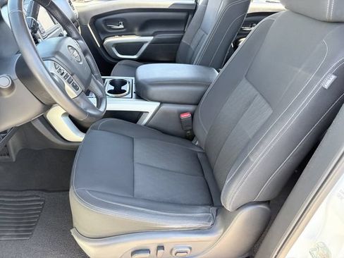 Used 2018 Nissan Titan SV w/ SV Convenience Package AWD/4WD image 5