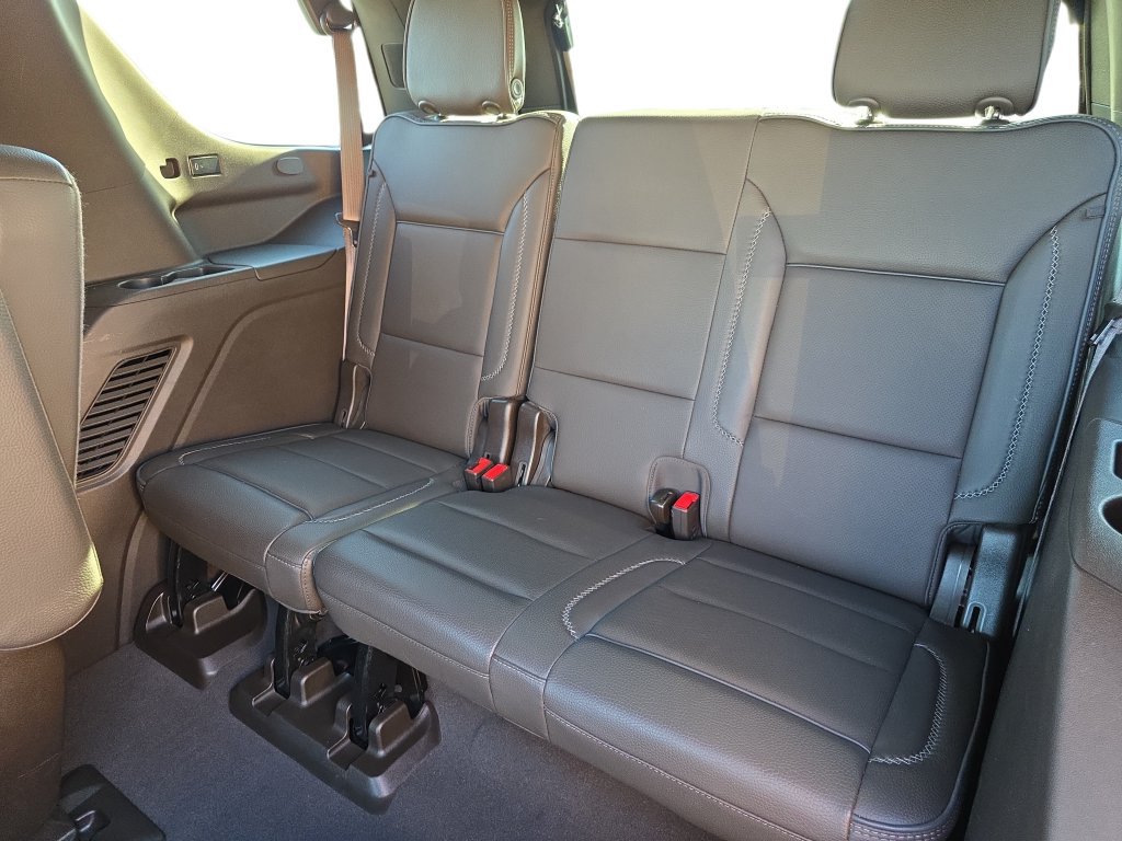Used 2023 GMC Yukon Denali RWD image 36