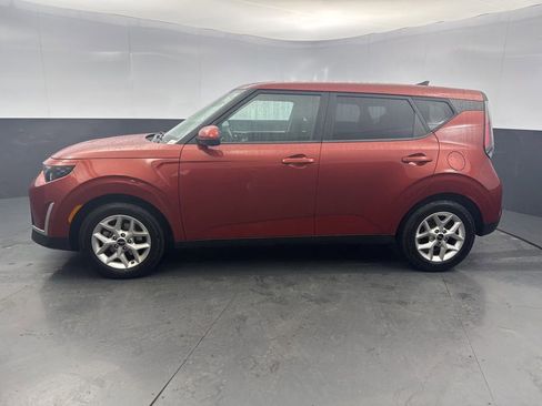 Used 2023 Kia Soul LX w/ LX Technology Package image 2