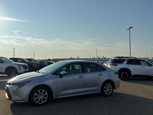 Used 2025 Toyota Corolla LE FWD image 11