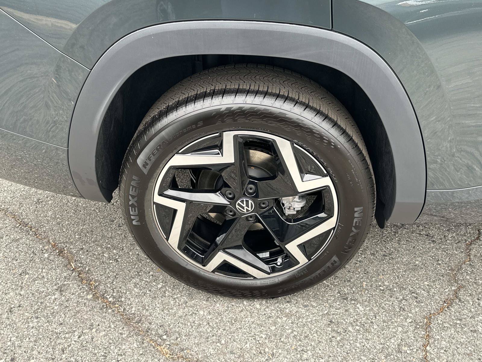 New 2027 Volkswagen Atlas SEL R-Line AWD/4WD image 4