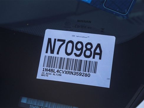 Used 2024 Nissan Altima 2.5 SR image 27