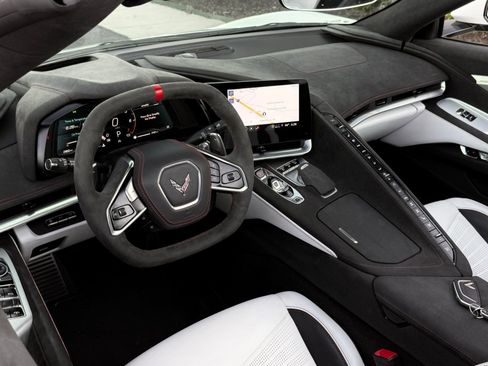 Used 2023 Chevrolet Corvette Stingray Premium Conv w/ Z51 Performance Package image 7