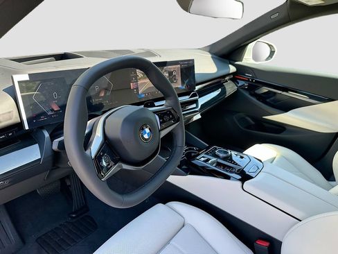 Used 2026 BMW 530i xDrive w/ Premium Package AWD/4WD image 9