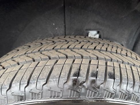 Used 2025 GMC Acadia Elevation image 34