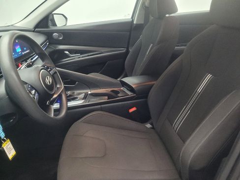 Used 2024 Hyundai Elantra SEL FWD image 17
