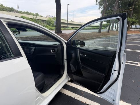 Used 2019 Toyota Corolla SE FWD image 16
