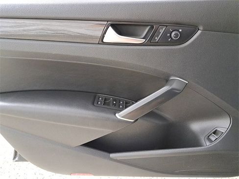 Used 2022 Volkswagen Passat 2.0T R-Line image 22