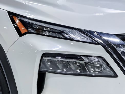 Used 2023 Nissan Rogue SV FWD image 10