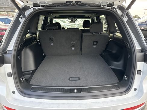 New 2025 Jeep Grand Cherokee Laredo X image 19