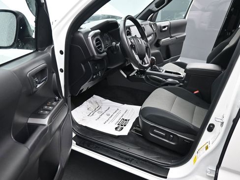 Used 2023 Toyota Tacoma TRD Sport image 15