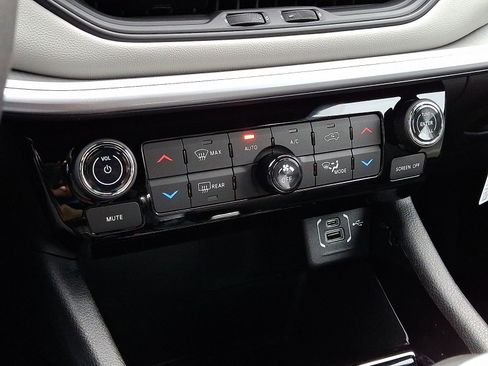 New 2026 Jeep Compass Limited AWD/4WD image 11