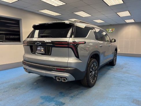 New 2026 Chevrolet Traverse LT w/ Sun and Wheel Package FWD image 2