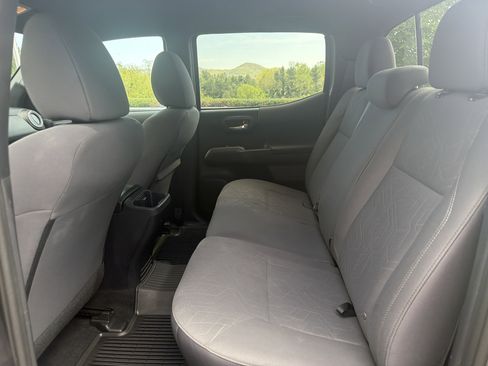 Used 2019 Toyota Tacoma TRD Off-Road w/ Technology Package AWD/4WD image 20