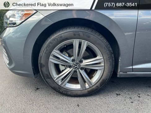 Used 2024 Volkswagen Jetta SE FWD image 3