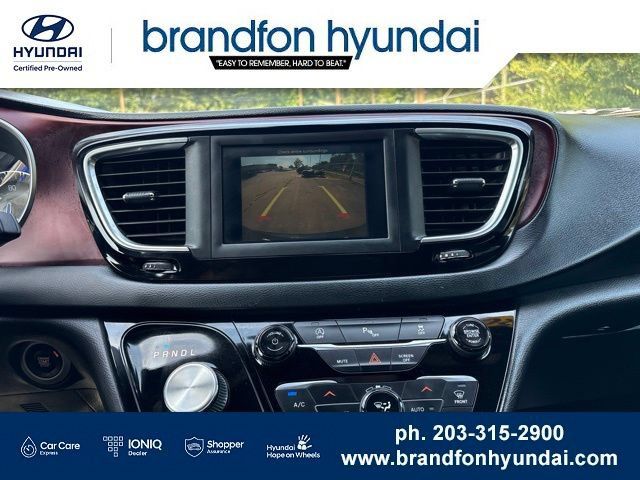 Used 2020 Chrysler Pacifica Touring-L FWD image 18