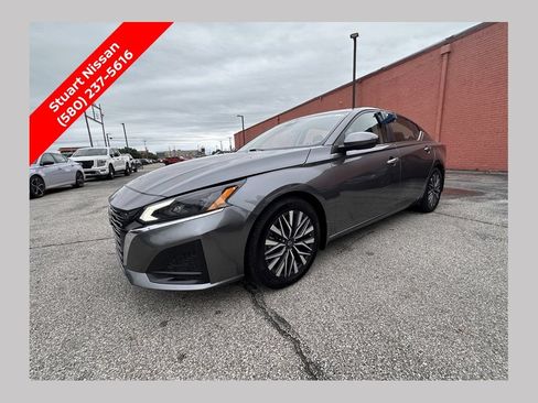 Certified 2023 Nissan Altima 2.5 SV FWD image 1