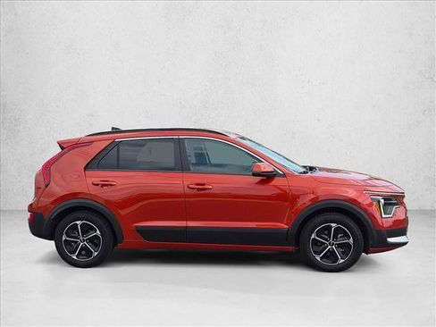 Used 2023 Kia Niro LX FWD image 4