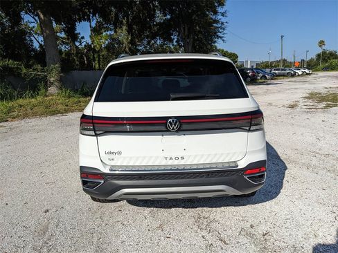 New 2025 Volkswagen Taos SE image 6