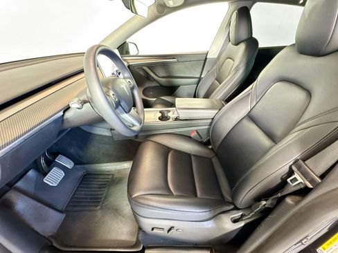 Used 2024 Tesla Model Y Long Range image 11