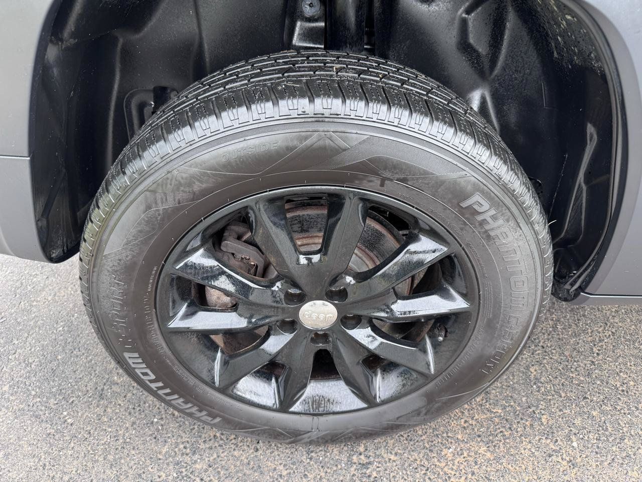 Used 2014 Jeep Cherokee Latitude w/ Cold Weather Group AWD/4WD image 22