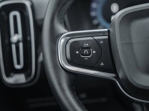 Used 2024 Volvo XC40 B5 Plus w/ Protection Package Premier image 31