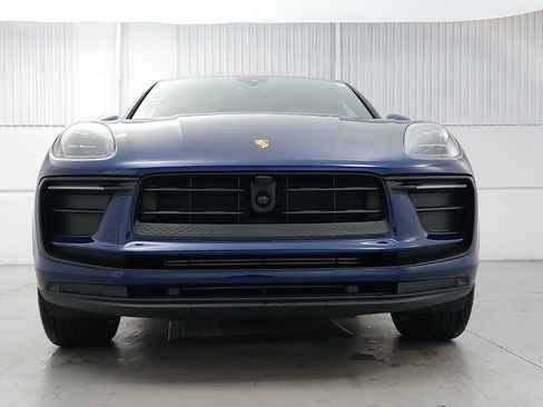 Certified 2026 Porsche Macan image 10