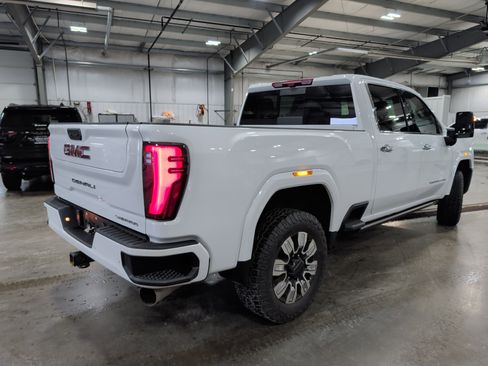 Used 2024 GMC Sierra 2500 Denali w/ Denali Reserve Package AWD/4WD image 3