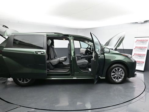 Used 2023 Toyota Sienna XLE image 44