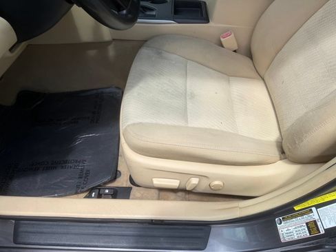 Used 2016 Toyota Camry LE FWD image 12