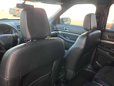 Used 2018 Ford Explorer XLT w/ Equipment Group 202A image 19