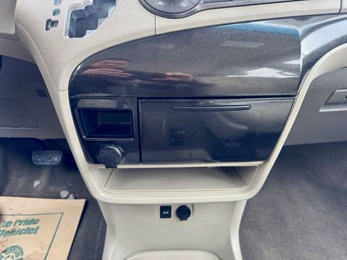 Used 2013 Toyota Sienna L image 29