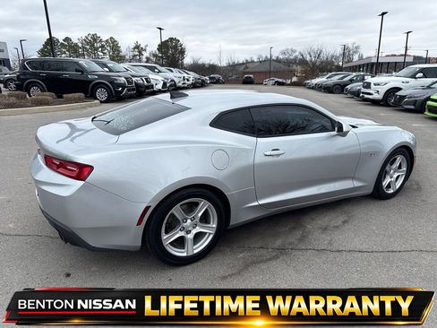 Used 2018 Chevrolet Camaro LT RWD image 8