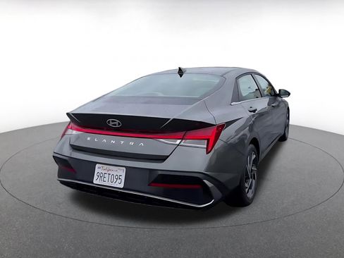 Used 2025 Hyundai Elantra SEL image 14