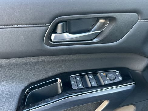 New 2025 Nissan Pathfinder SL image 13