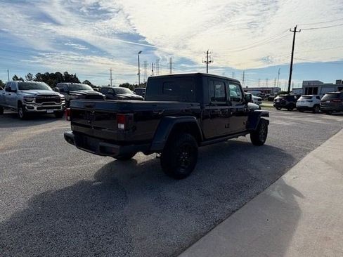 Used 2022 Jeep Gladiator Willys image 3