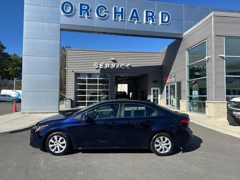 Used 2023 Toyota Corolla LE FWD image 2