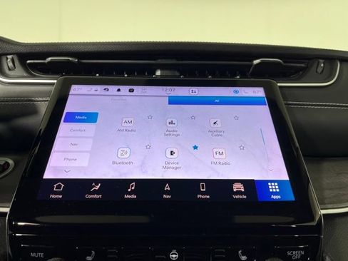 Used 2023 Jeep Grand Cherokee Limited AWD/4WD image 31