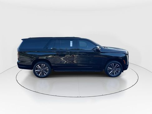 Used 2025 Cadillac Escalade ESV Sport AWD/4WD image 9