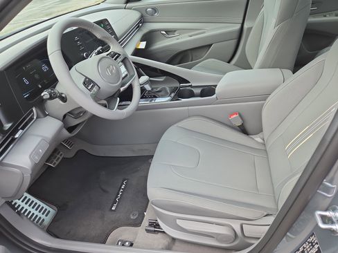 New 2026 Hyundai Elantra SEL Sport FWD image 4