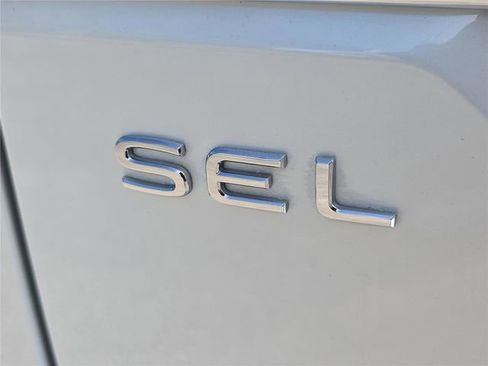 Used 2025 Volkswagen Atlas SEL Premium R-Line image 8