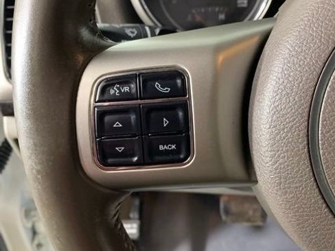 Used 2011 Jeep Grand Cherokee Laredo AWD/4WD image 27