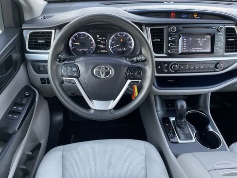 Used 2019 Toyota Highlander LE image 11