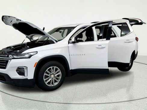 Used 2023 Chevrolet Traverse LT FWD image 9