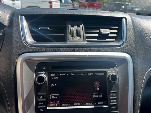Used 2015 GMC Acadia SLE FWD image 15