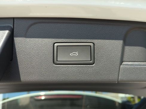 New 2026 Volkswagen Atlas SE image 17