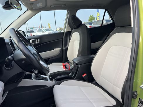Used 2022 Hyundai Venue SEL FWD image 21