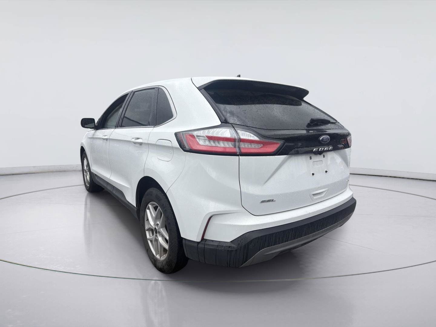 Used 2024 Ford Edge SEL AWD/4WD image 3